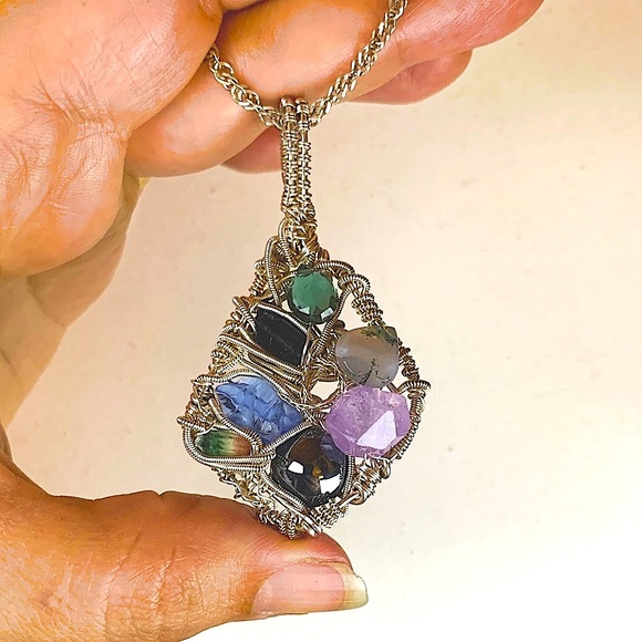 multi Gemstone Silver pendant is overflowing - Picture 1 of 2
